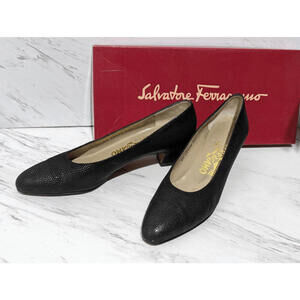 Salvatore Ferragamo Women's Black Nero Pebble Suede Kid 1.5"Heel Pump Size 7AA